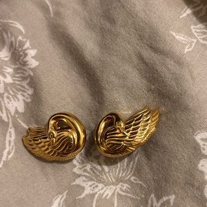 Rare 18k gold swan earrings.